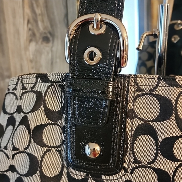 Coach Canvas Monogram C Shoulder Bag EUC - Picture 3 of 14